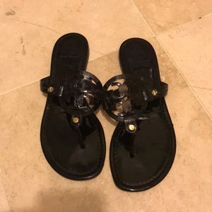 Tory Burch Miller logo flat